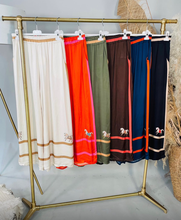 Load image into Gallery viewer, Inspo horse trousers silky
