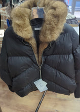 Load image into Gallery viewer, Faux fur black puffa hood
