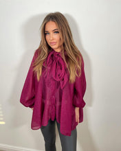 Load image into Gallery viewer, Purple lurex blouse
