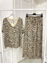 Load image into Gallery viewer, Zebra lurex co ord
