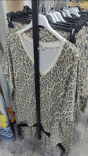 Load image into Gallery viewer, Leopard print lurex co ord set
