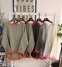 Load image into Gallery viewer, Stitch colour jumpers
