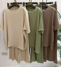 Load image into Gallery viewer, Pleated oversized co ord
