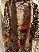 Load image into Gallery viewer, Floral suede Freda open jacket
