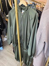 Load image into Gallery viewer, 2 colours silky bomber co ord
