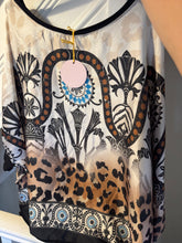 Load image into Gallery viewer, Leopard printed curve luxe top
