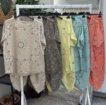 Load image into Gallery viewer, Cheesecloth bandana loungewear set
