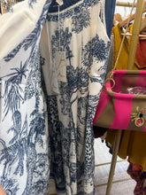 Load image into Gallery viewer, Navy jungle print linen co ord
